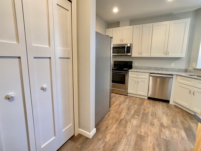 Foto principal - 207 E 4th St