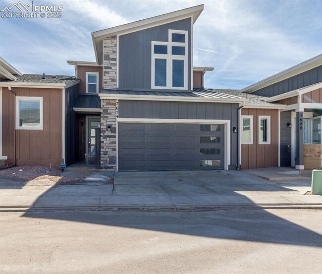 Like new Modern design! 3 bed, 4 bath, 2 c... - Like new Modern design! 3 bed, 4 bath, 2 c... House