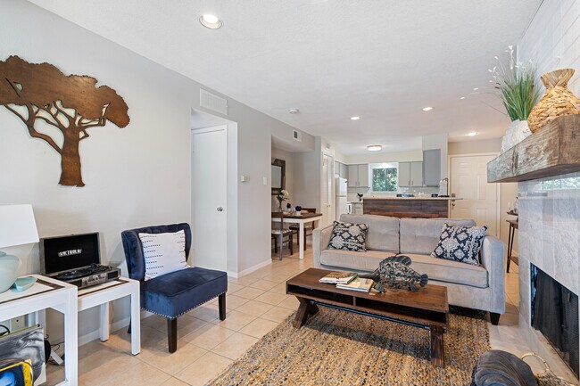 Sala de estar y cocina - 12100 Melville Dr