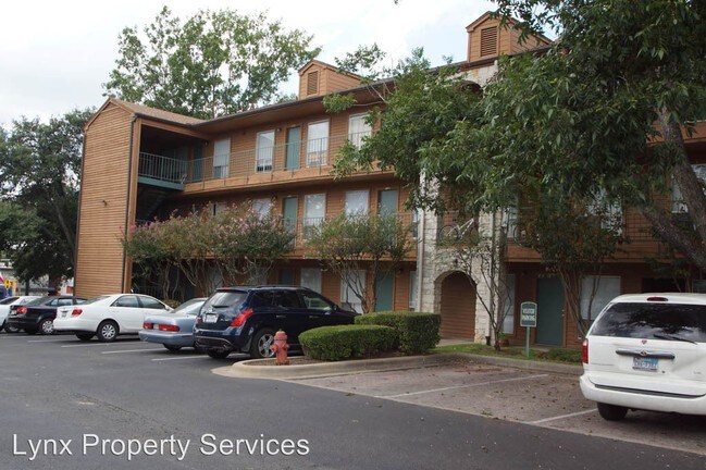 Building Photo - 2501 Manor Rd