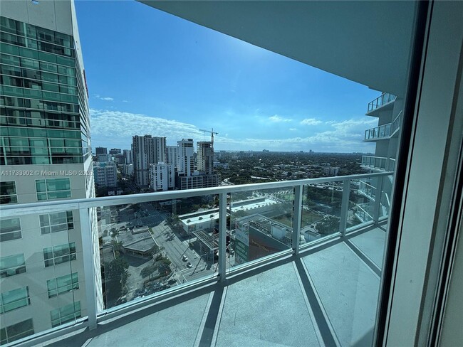 Foto del edificio - 185 SW 7th St