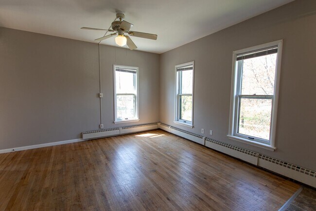 Foto del edificio - 130 College Ave NE