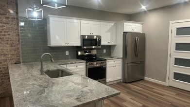 Building Photo - 400-404 Mill St