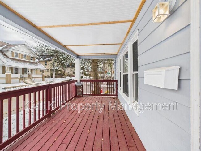 Foto del edificio - 594 Columbia Ave