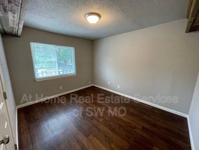 Foto del edificio - 712 E Sunshine St