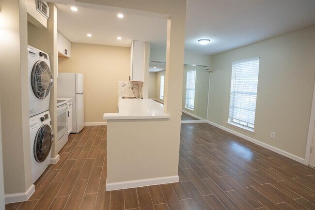 Building Photo - 8941 Gaylord Dr
