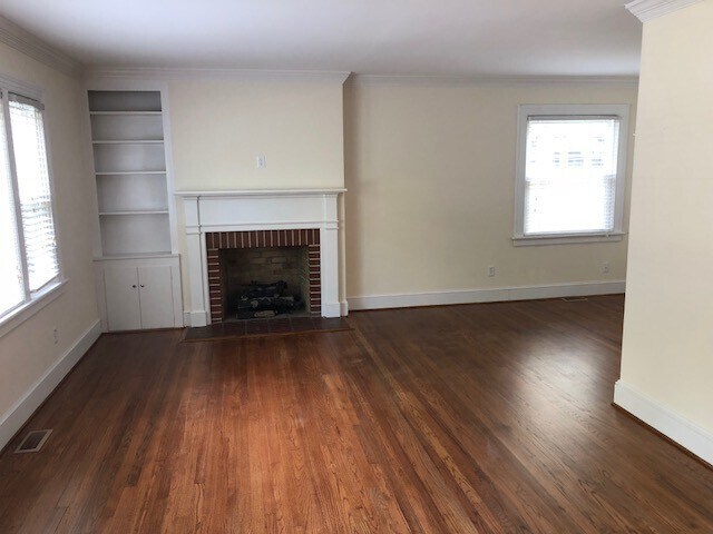 Building Photo - 113 S Circle Dr
