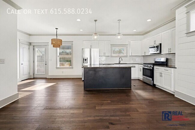 Foto del edificio - 124 8th Ave