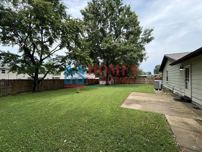 Building Photo - Three Bedroom House | Newburgh, Indiana