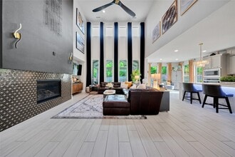 Building Photo - 8826 Forest Side Dr