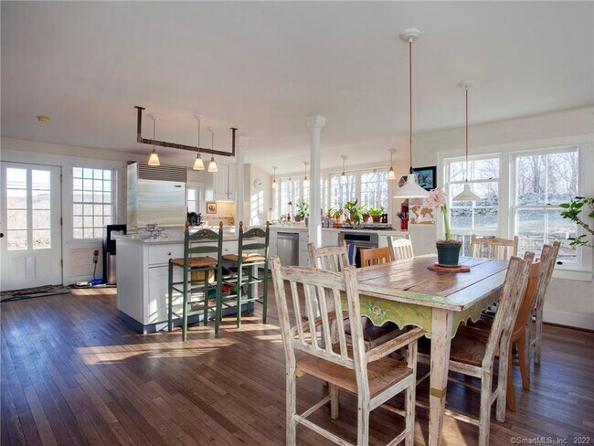 Foto del edificio - 9 Mallory Brook Rd