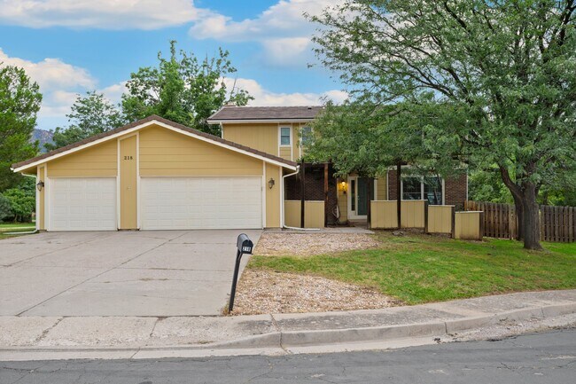 Building Photo - 218 W Cheyenne Mountain Blvd