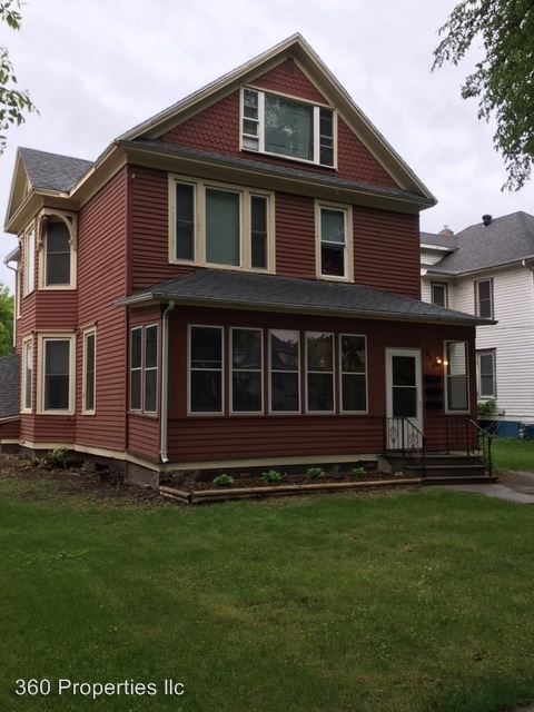 Primary Photo - 906 Broadway N