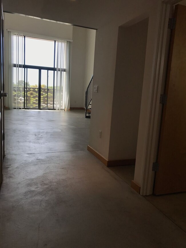 Foto del edificio - 515 W Main St