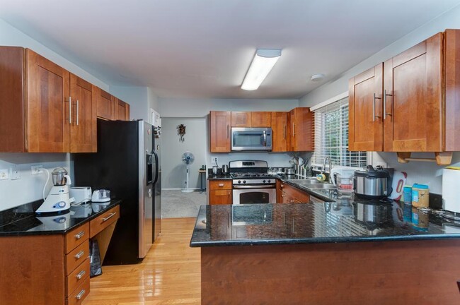 Building Photo - 3615 Fairfax Ct E