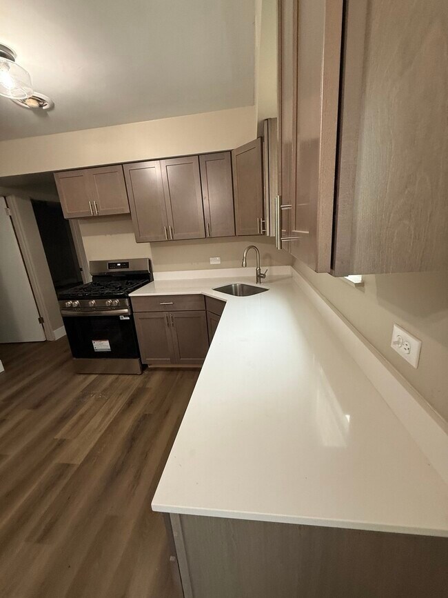 Foto del edificio - 5721 W Addison St
