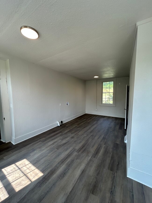 Building Photo - 1521 Adamsville Rd