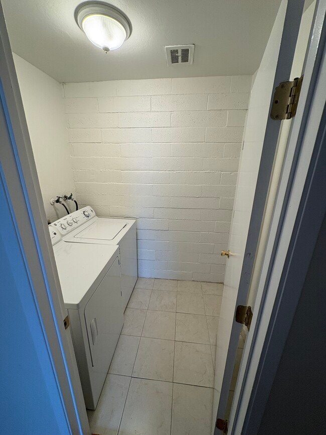 Foto del edificio - 32970 Lake Wawasee St