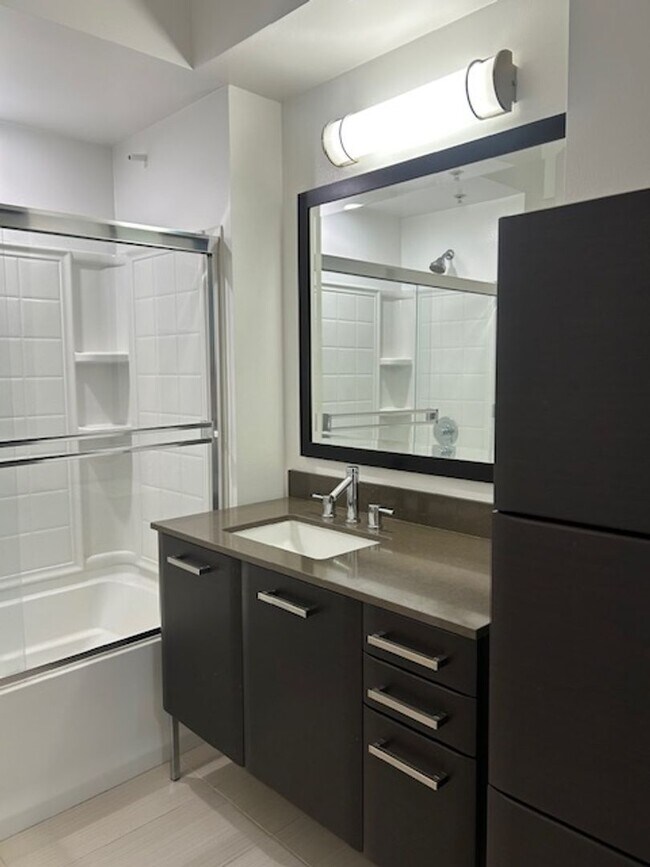 Interior Photo - 801 North