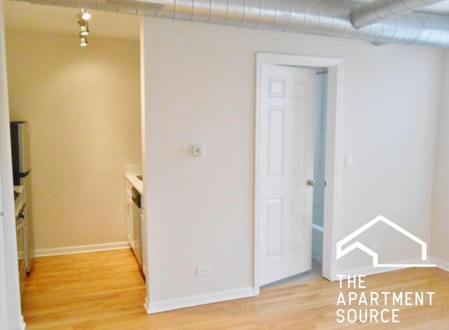 Building Photo - 2519 W Leland Ave