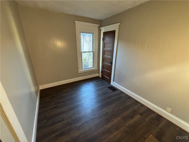 Foto del edificio - 1070 S Geddes St