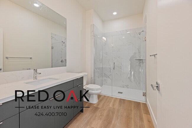 Foto del edificio - ~2 Months FREE~ Gorgeous Two Bedroom, In P...