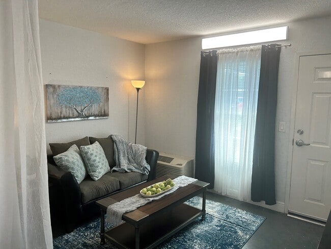 Foto del edificio - 55+ Remington Apartments