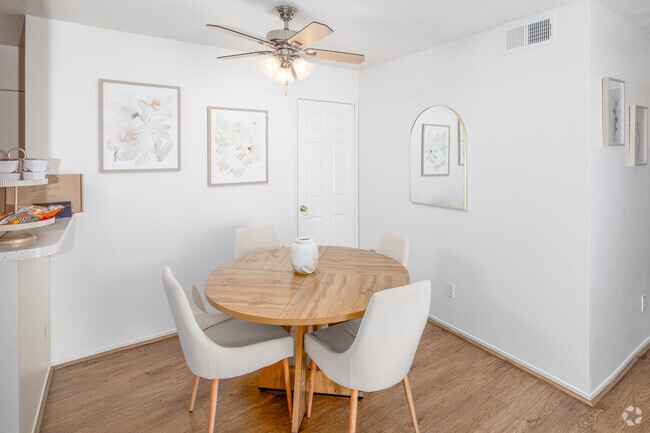 2BR, 2BA - 580SF - Dining Room - Riverpark