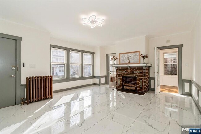 Foto del edificio - 41-43 Poe Avenue Unit 1