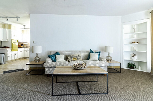 Foto del edificio - 1300 SE 7th Ct