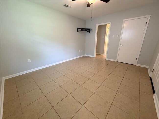 Building Photo - 210 Transcontinental Dr