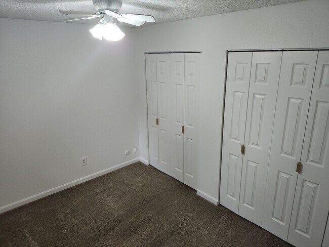 Building Photo - 2 bed 1.75 bath apartment close to JBER.