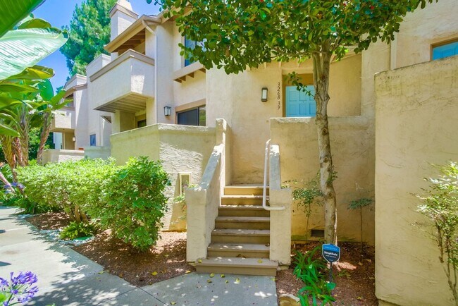 Foto del edificio - Spacious La Jolla Townhome in Desirable Wo...