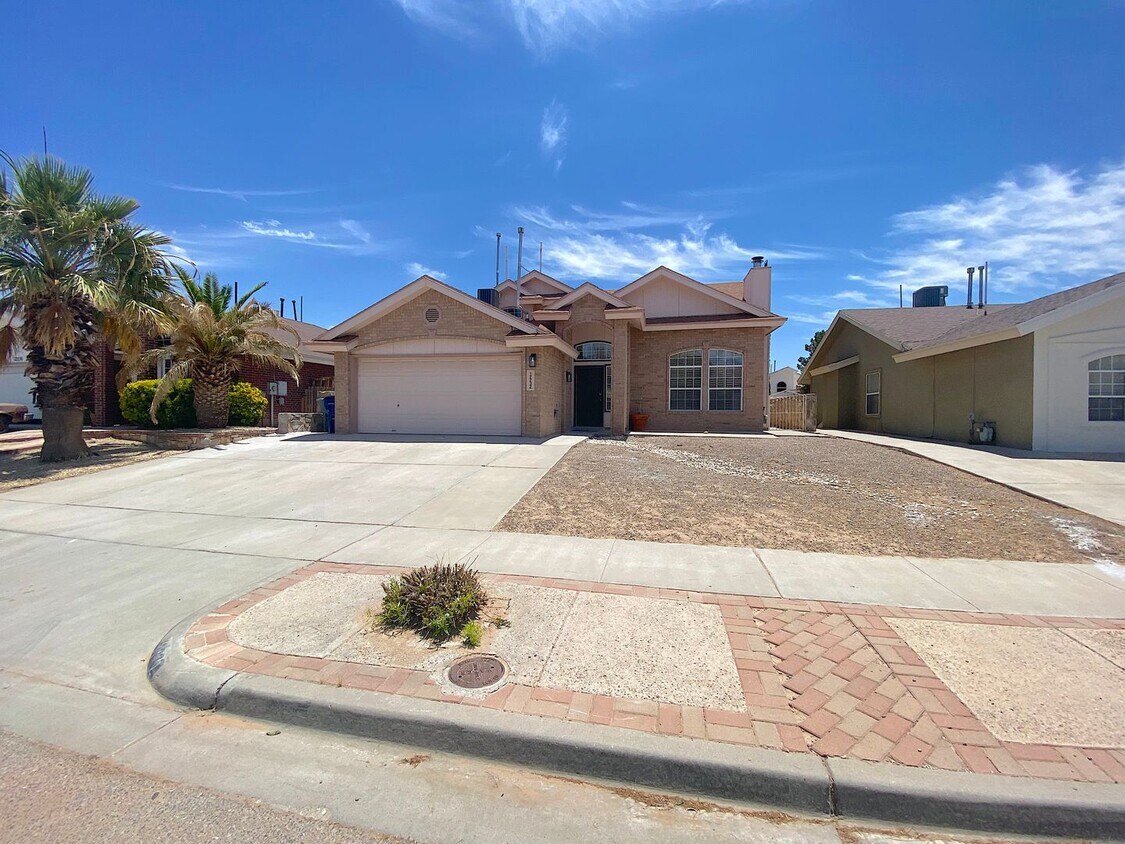Primary Photo - East El Paso 3 bed Refrig A/C with Loft