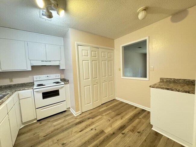 Building Photo - 124 Stonehedge Drive