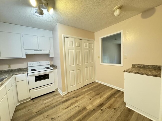 Foto del edificio - 124 Stonehedge Drive