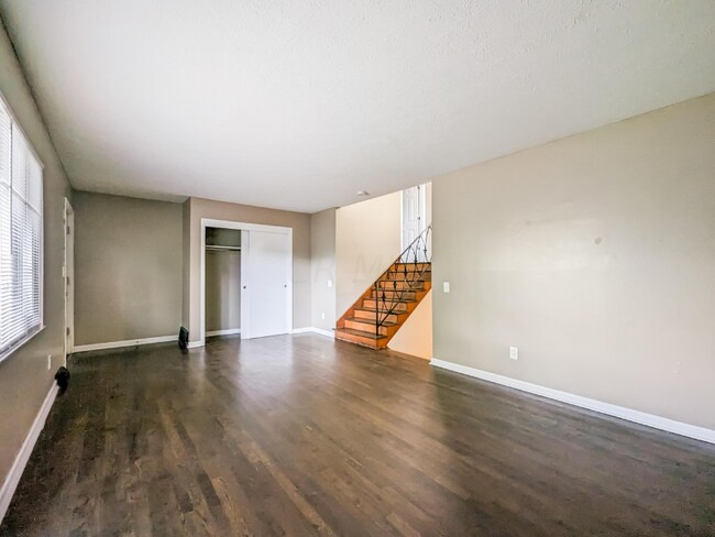 Building Photo - 936 S Weyant Ave