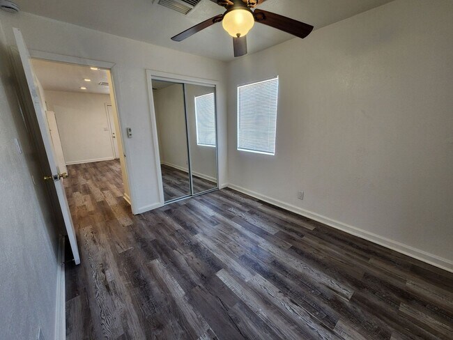 Foto del edificio - Yucca Ave 6686-6688