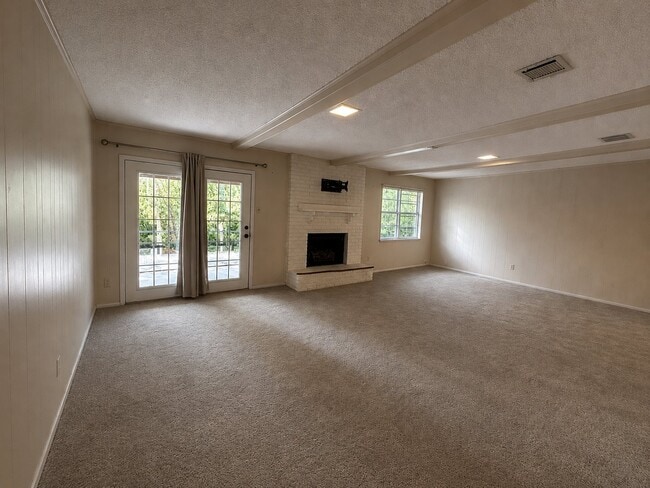 Building Photo - 8507 Bosque Blvd