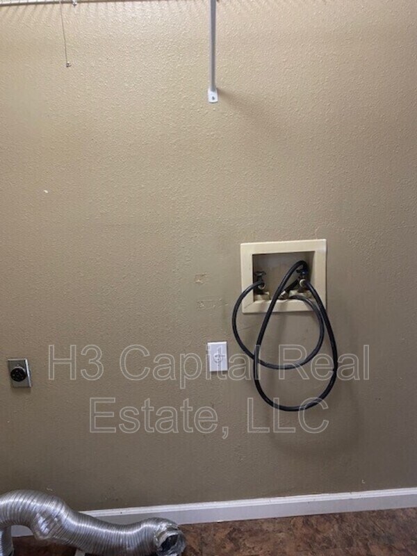 Foto del edificio - 77 Village Ct