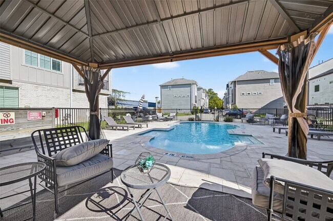 Foto del edificio - 1303 Upland Retreat Dr