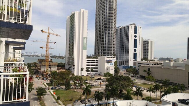 Foto del edificio - 275 NE 18th St