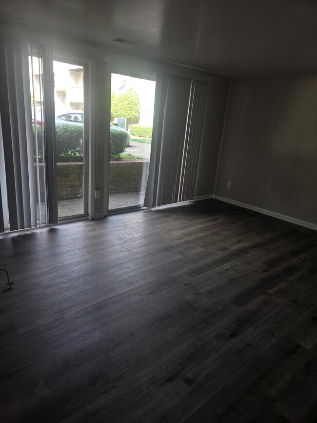 Foto del edificio - Room in Apartment on Arlyn Cir