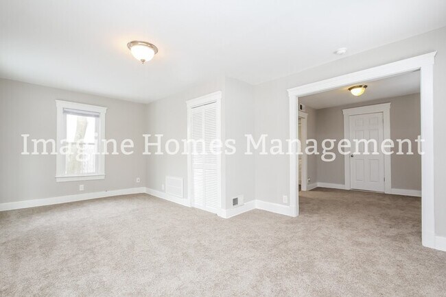 Building Photo - Remodeled Rocky River Home