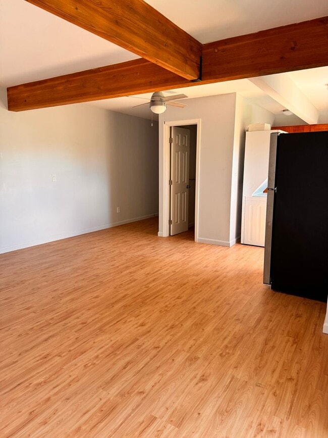 Building Photo - 2 Unfurnished Studios in Manoa Available!