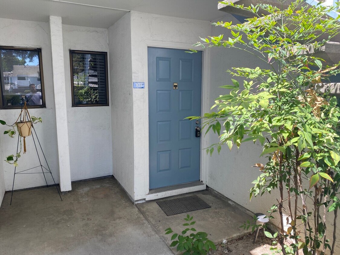 Primary Photo - Updated and Sharp 2 Bedroom 2 Bath Condo i...