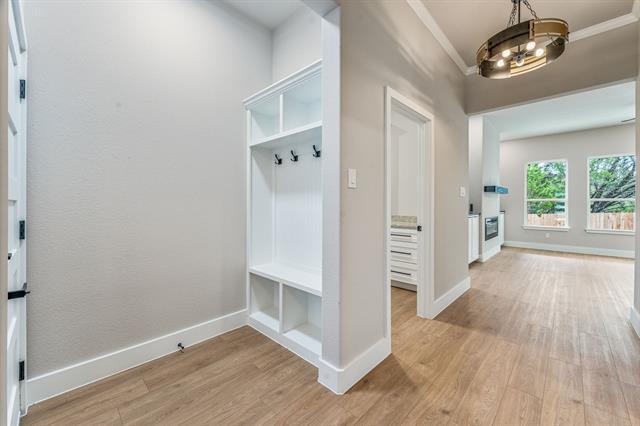 Building Photo - 2603 Creek Dr