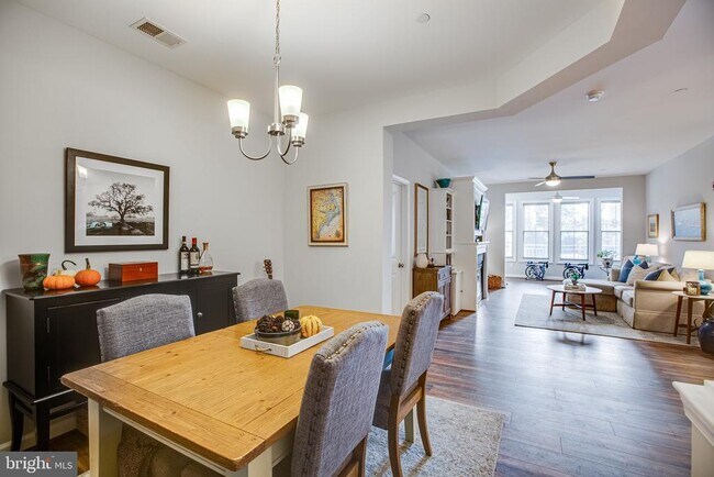 Foto del edificio - 500 Belmont Bay Dr