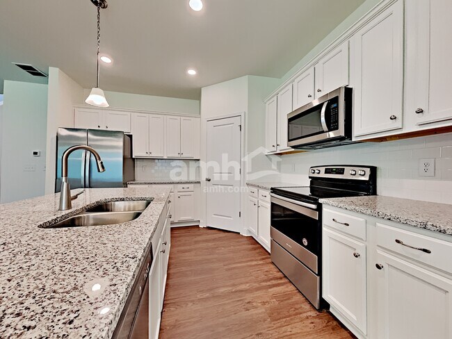 Building Photo - 245 Lake Vista Dr