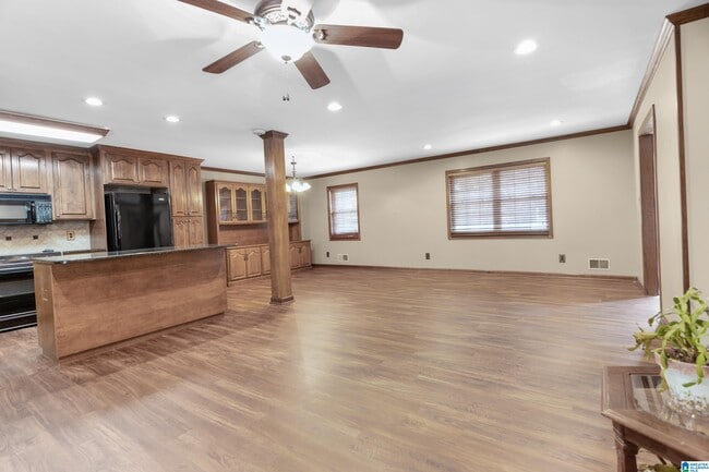 Foto del edificio - 1524 Highland Dr